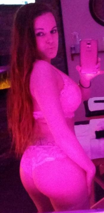 , 21  female escort, Ottawa