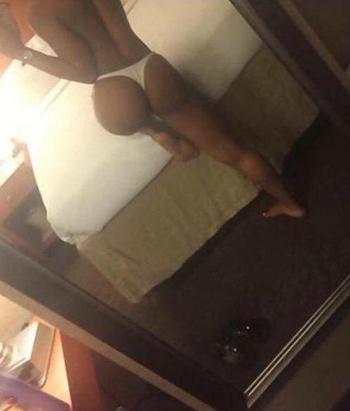 , 22  female escort, Ottawa
