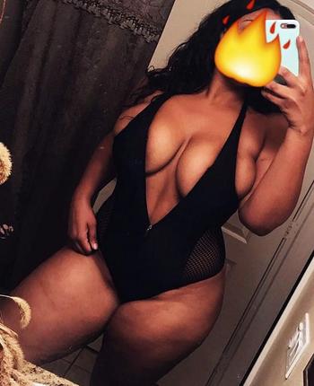 , 21  female escort, Ottawa