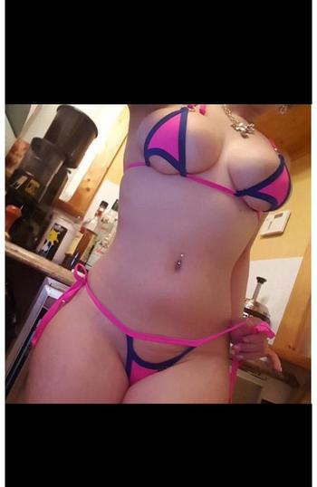 , 22  female escort, Ottawa