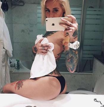 , 22  female escort, Ottawa