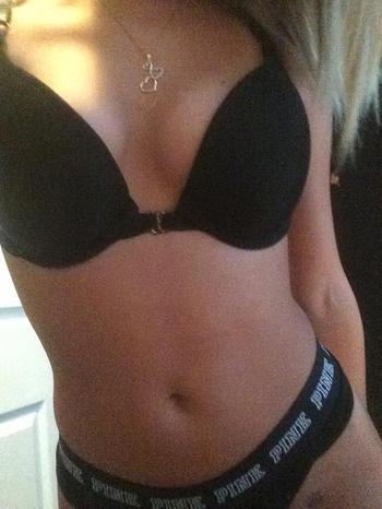 , 21  female escort, Ottawa