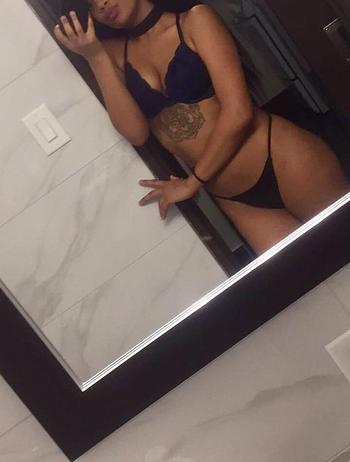 , 22  female escort, Ottawa