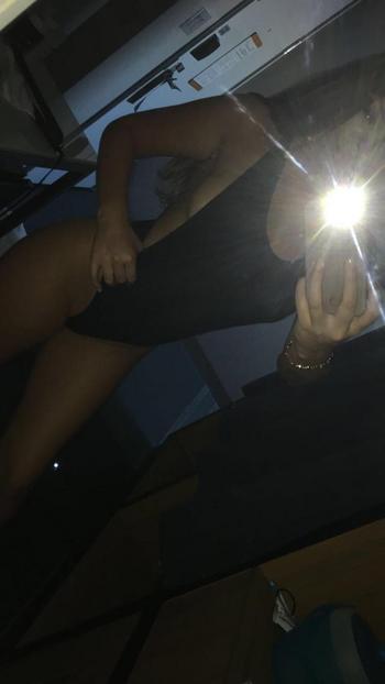 , 21  female escort, Ottawa