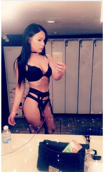 , 22  female escort, Ottawa