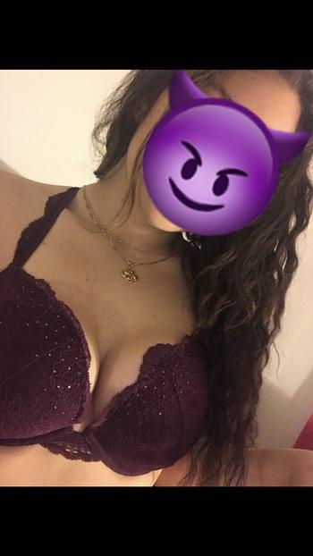 , 20  female escort, Ottawa