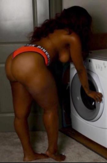 , 23  female escort, Ottawa