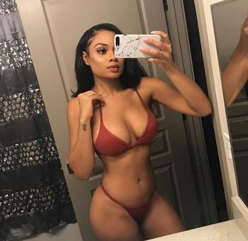 , 20  female escort, Ottawa