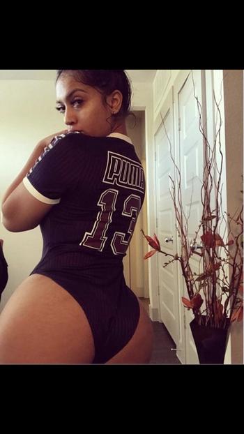 , 21  female escort, Ottawa