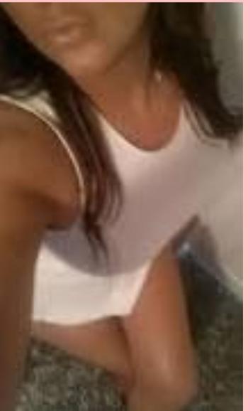 , 32  female escort, Ottawa