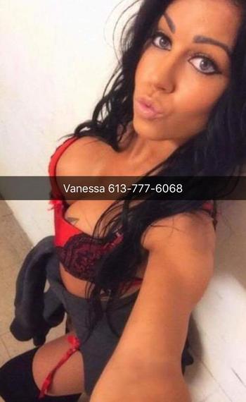 , 21  female escort, Ottawa