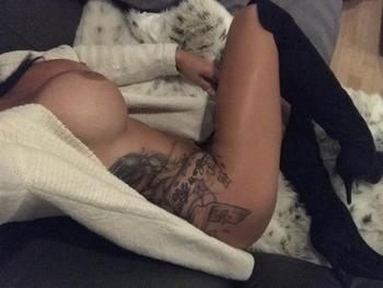 , 28  female escort, Ottawa
