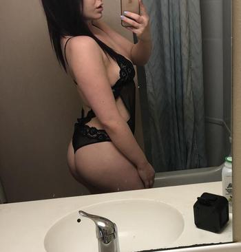 , 21  female escort, Ottawa