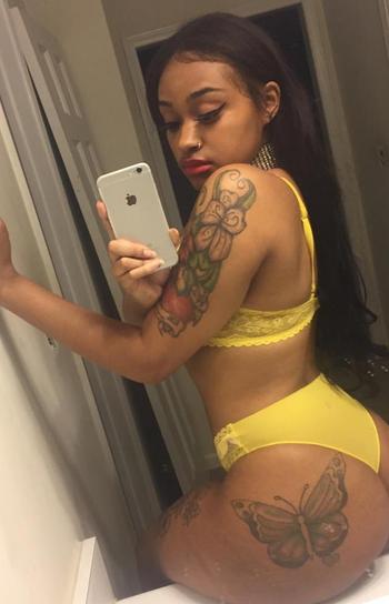 , 21  female escort, Ottawa