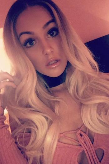 , 20  female escort, Ottawa