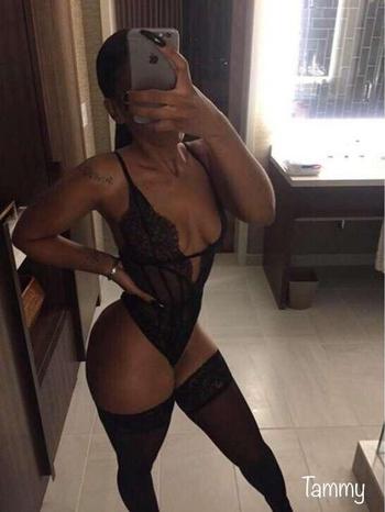 , 21  female escort, Ottawa