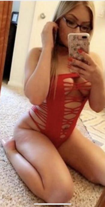 , 22  female escort, Ottawa