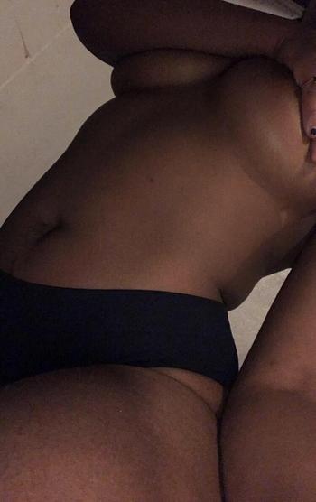 , 21  female escort, Ottawa